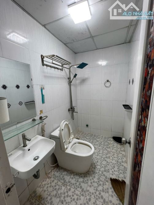 CHO THUÊ Ở HỘ GĐ, NHÓM 8 EM PHỐ 8/3 (KIM NGƯU) 3 TẦNG, 50M2, 5 NGỦ, 2WC, 11.5 TRIỆU - 4