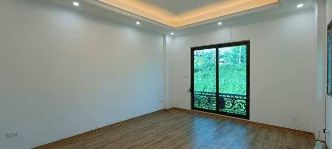 Bán nhà riêng Phố Nguyễn Khoái, oto đỗ cửa, ở ngay: 30m2, 5T, MT 3m. Giá 5.x tỷ - 5