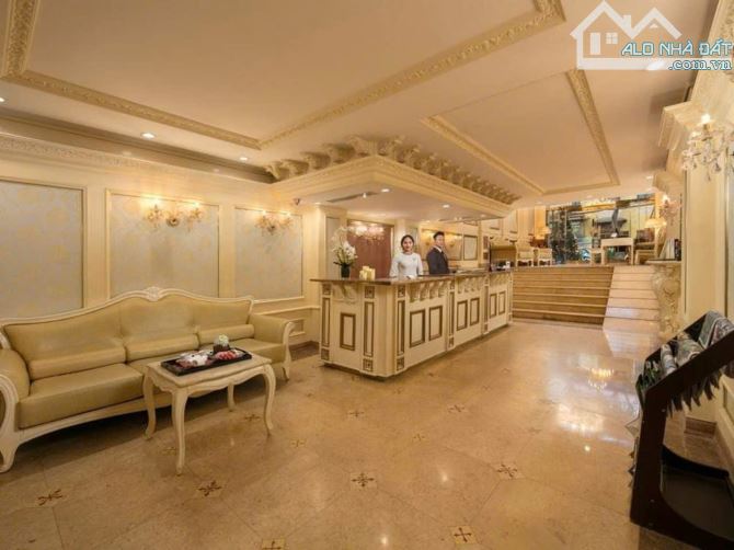 Bán khách sạn 171m2 xây 9 tầng mặt phố Hàng Bông giá 220 tỷ.