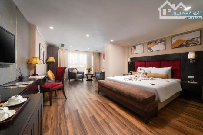 Bán khách sạn 171m2 xây 9 tầng mặt phố Hàng Bông giá 220 tỷ.