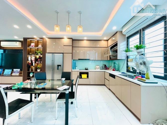 BÁN NHÀ PHỐ ĐẶNG VĂN NGỮ 6 TẦNG THANG MÁY 10M RA PHỐ
