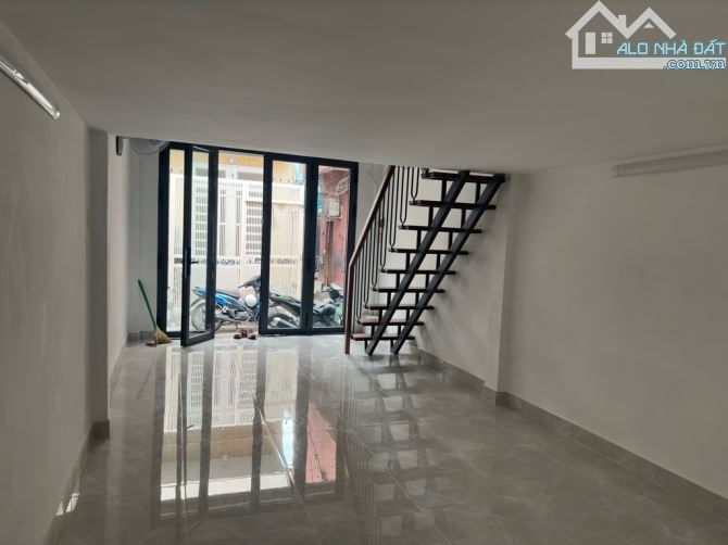 Bán nhà quận 7, 60m2 - chỉ nhỉnh 3 tỷ, SHR, Khu dân cư hiện hữu.