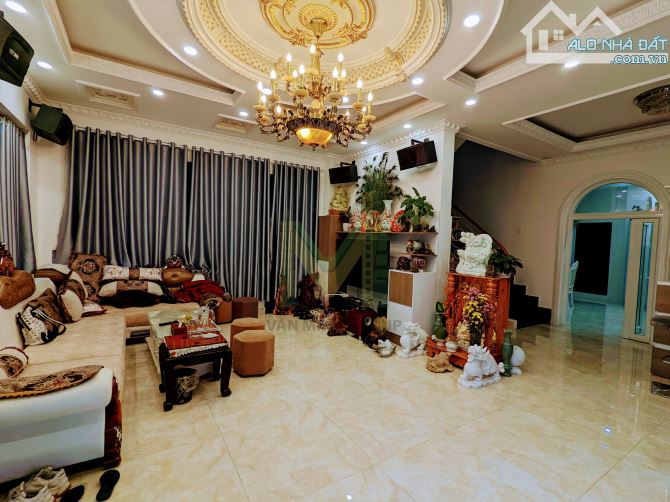 Bán gấp căn villa tâm huyết 2 mặt tiền siêu đẹp tại KQH Ngô Quyền, phường 6, Đà Lạt