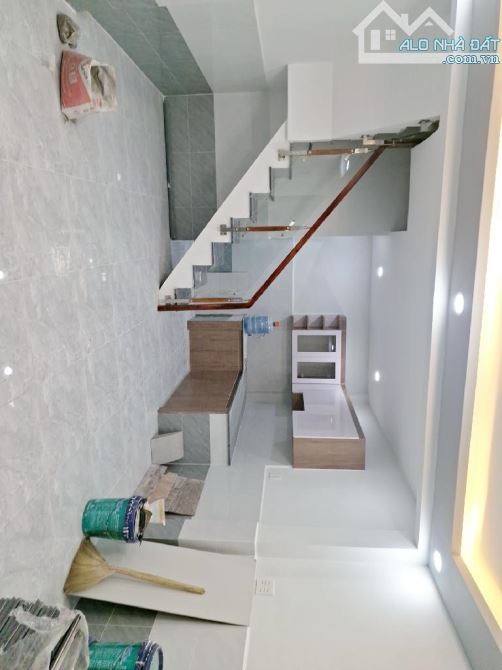 Bán nhà 3.5*7 , 2 tầng ,Nguyễn Văn Quỳ, Quận 7, hẻm 2m, Nhỉnh 2 tỷ