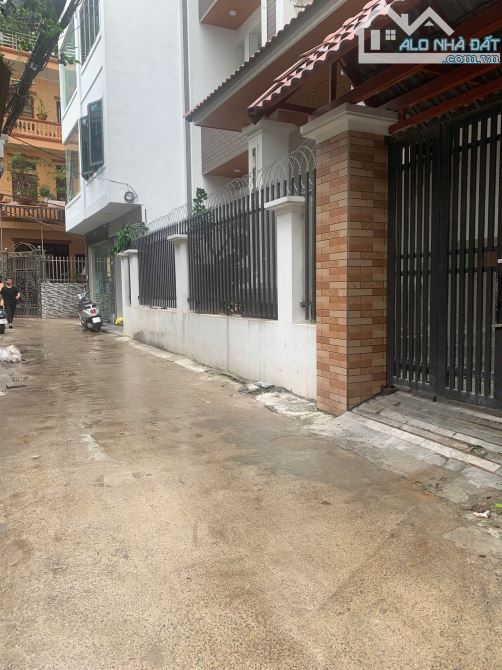 Bán nhà Hồ Tùng Mậu 40m2,MT 5.5m hiện trạng 3 tầng, phù hợp đầu tư xây CCMN giá 6 tỷ