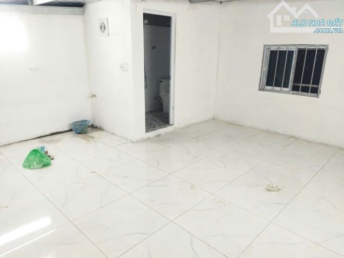 Mặt Phố PHÚC DIỄN , 56m2 , 1,8 tỷ , nhà có đóng thuế hàng năm đầy đủ . Nguồn gốc rõ ràng .