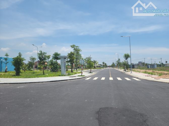 Cần bán gấp lô An Điền Phát thị trấn La Hà, kề khu Quảng Trường, hướng Đông chỉ 1 ty 2xx - 4