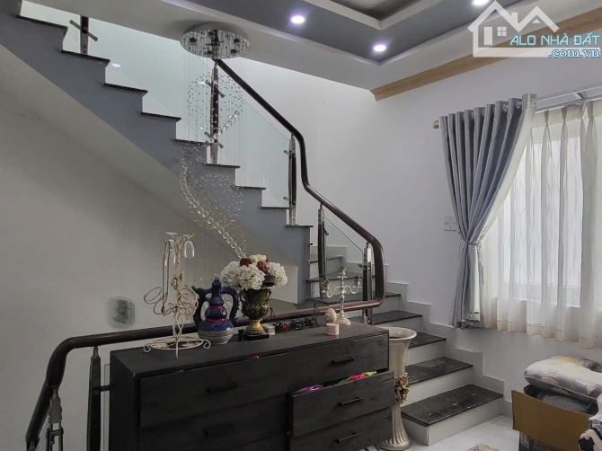 Nhà 3 tầng đẹp lung linh - Mega Villa - DT: 75m2 - Giá chỉ: 7,3 tỷ tại Phú Hữu - Q9 - 1