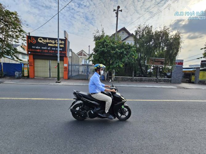 Nhà phố Trần Hưng Đạo kinh doanh tốt p. Đông Hòa Tp. Dĩ An - 1