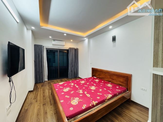 HOÀNG MAI - NHÀ ĐẸP Ở NGAY, 30M2, 5 TẦNG, 5.7 TỶ - NGÕ RỘNG GẦN 3M, 50M RA Ô TÔ - 1