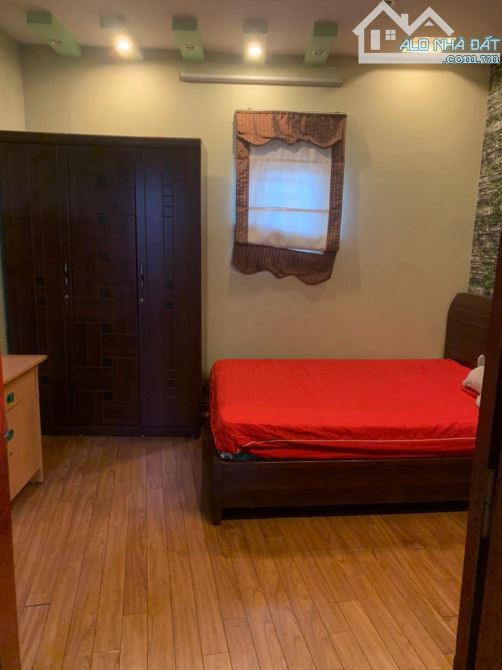 Bán nhà đệp ở ngay Hoàng Hoa Thám Ba Đình. Gara ô tô DT50m, 5 tầng 3 ngủ, MT4m5 Giá 10 tỷ - 2