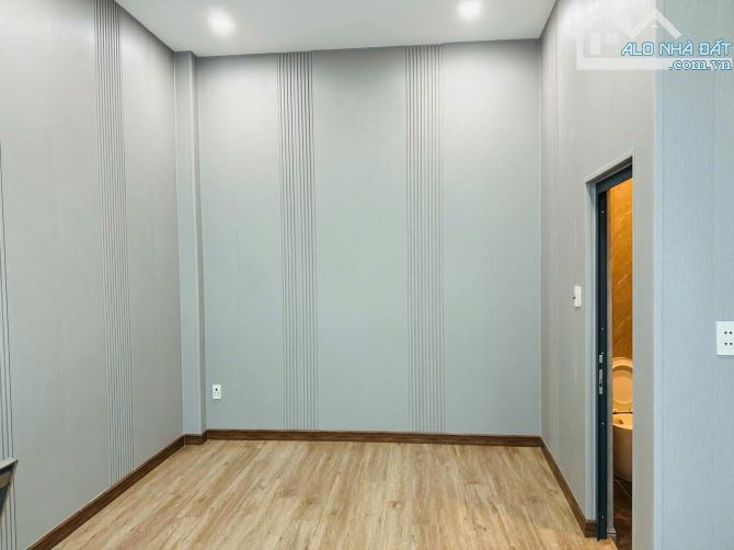 Giá tốt nhà đẹp mặt tiền Đồng Đen - Bàu Cát, DT: 4.3m x 16m, giá 16 tỷ - 2