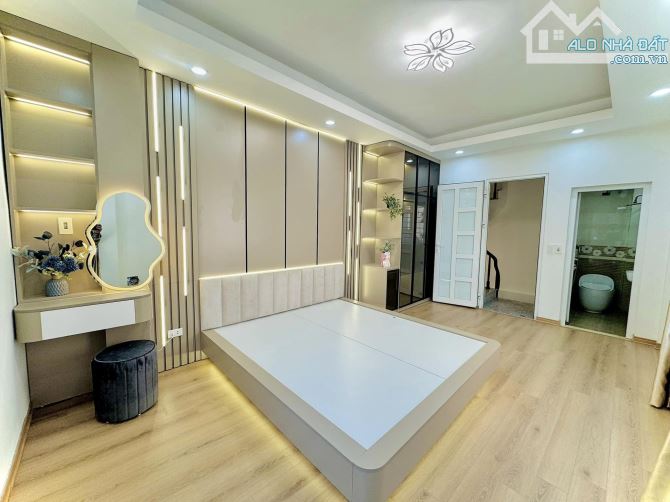 BÁN NHÀ GỐC ĐỀ - HOÀNG MAI GẦN PHỐ MAI ĐỘNG, LÔ GÓC 5 TẦNG NỘI THẤT MỚI, GẦN ĐƯỜNG Ô TÔ. - 2
