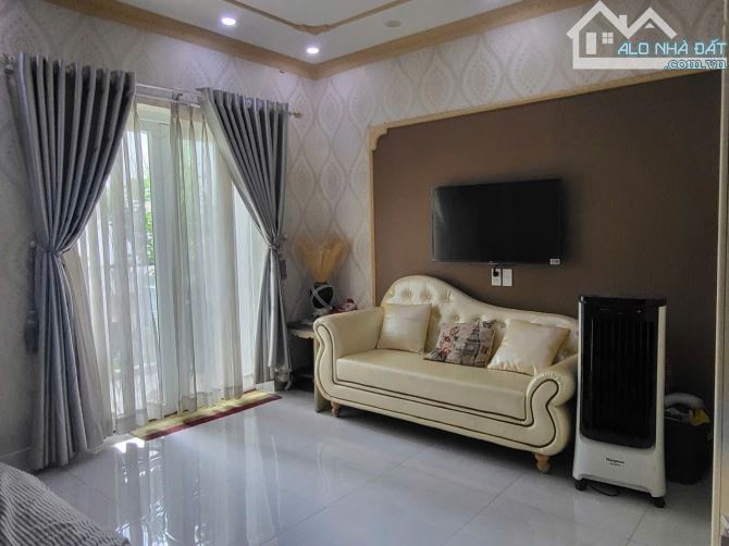 Nhà 3 tầng đẹp lung linh - Mega Villa - DT: 75m2 - Giá chỉ: 7,3 tỷ tại Phú Hữu - Q9 - 2