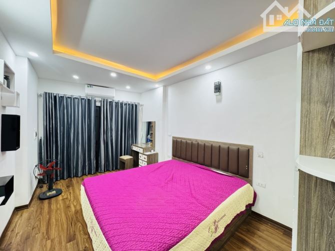 HOÀNG MAI - NHÀ ĐẸP Ở NGAY, 30M2, 5 TẦNG, 5.7 TỶ - NGÕ RỘNG GẦN 3M, 50M RA Ô TÔ - 2