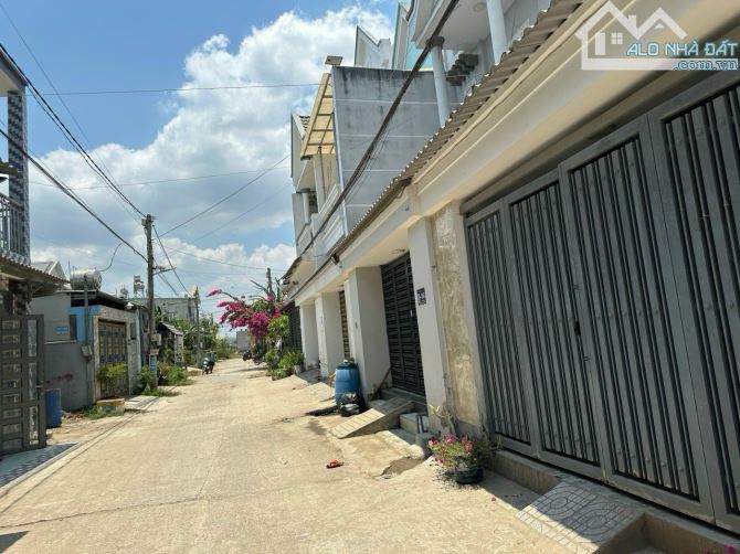 Bán 3 lô đất 170m2 Hữu Thạnh ,Sát Chợ Đức Hòa giá  1 tỷ 350 TRIỆU, Đường Bê Tông - 2