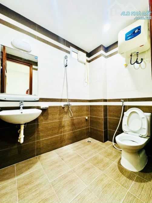 Bán nhà còn mới, ở ngay, Nghi Tàm, Tây Hồ, dt: 36m2, giá: 8 tỷ 250 triệu - 2