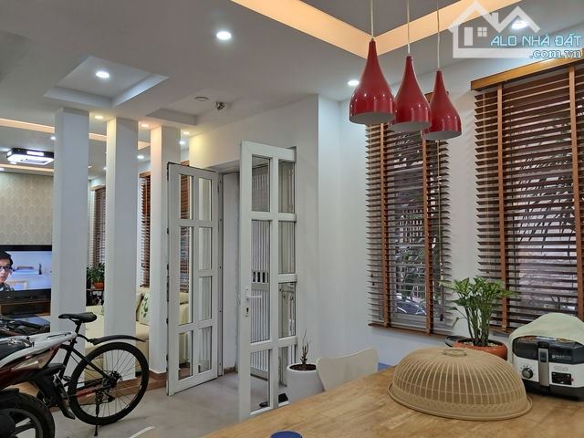 Bán Nhà cực đẹp, mặt tiền rộng, Ô tô, Nguyễn Phúc Lai, Đống Đa 80m2, giá 22 tỷ - 2