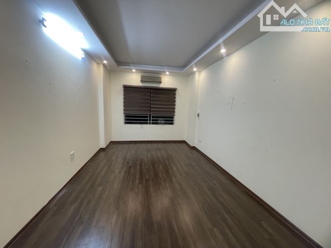 Bán nhà Ngô Gia Tự 5 tầng  dt 47m mt 3.5 - 2