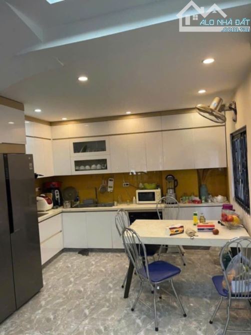 Bán nhà Ngọc Lâm, lô góc 30m2, 5 tầng, gara ôtô view hồ, kinh doanh đỉnh, giá 10,99 tỷ - 2