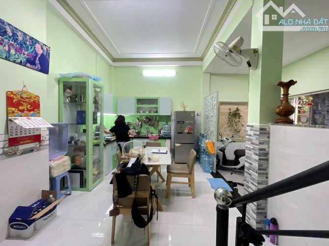 Chị gái gấp bán nhà Nguyễn Văn Khối P.8 Gò Vấp 3 tầng ngang 6,5M 4tỷ6 - 4