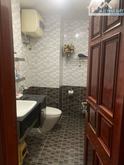 Bán nhà đệp ở ngay Hoàng Hoa Thám Ba Đình. Gara ô tô DT50m, 5 tầng 3 ngủ, MT4m5 Giá 10 tỷ - 4