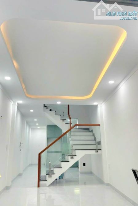 Bán gấp nhà 4 tầng, 45 m2, 4 phòng ngủ, cách mạng tháng 8 quận 3 - 4