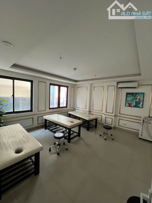 Cho thuê nhà biệt thự Phạm Văn Đồng, KĐT Thành Phố Giao Lưu. Dt 120m2, 5 tầng 1 hầm thông - 5