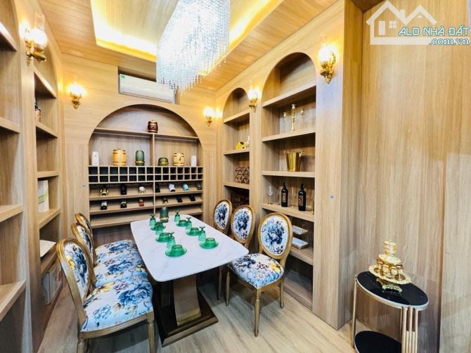 SIÊU PHẨM ĐỐNG ĐA - NỘI THẤT LUXURY ĐẲNG CẤP - OTO ĐỖ CỔNG -TẶNG FULL NỘI THẤT. GIÁ 11.5Tỷ - 5