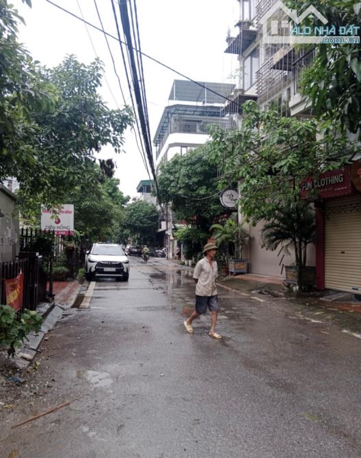 Bán nhà 649 Lĩnh Nam 70m,mặt tiền  4.5m, nhỉnh 9,7tỷ  Ô TÔ VÀO NHÀ - BA BƯỚC - 6