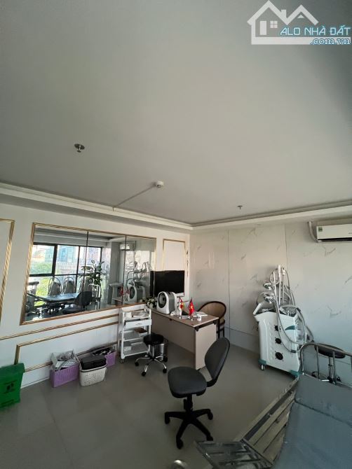 Cho thuê nhà biệt thự Phạm Văn Đồng, KĐT Thành Phố Giao Lưu. Dt 120m2, 5 tầng 1 hầm thông - 6