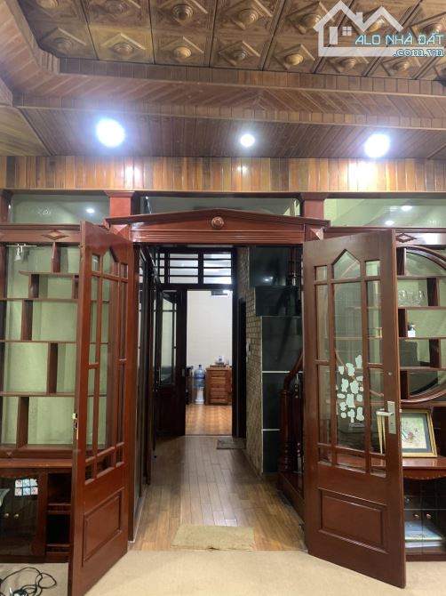 Bán nhà đệp ở ngay Hoàng Hoa Thám Ba Đình. Gara ô tô DT50m, 5 tầng 3 ngủ, MT4m5 Giá 10 tỷ - 7