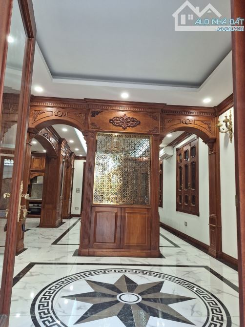 Bán gấp nhà Biệt Thự Linh Đàm 240m2, 4 tầng, mt 14m, giá 45.6 tỷ, kinh doanh tốt, giá rẻ