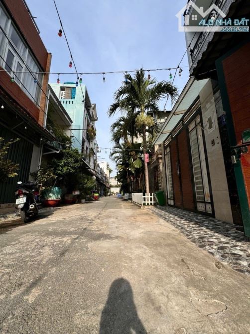 VÀI BƯỚC RA MẶT TIỀN - XE HƠI ĐẬU NGÀY ĐÊM - BÙI QUANG LÀ GÒ VẤP GẦN EMART 2 - NHỈNH 6 TỶ