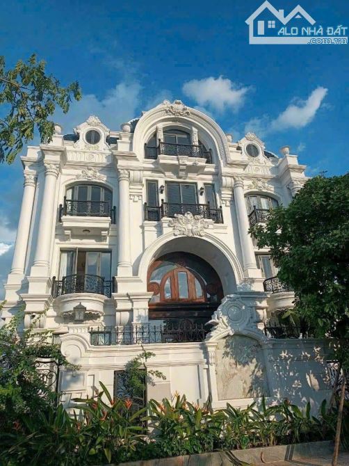 Bán nhà Biệt Thự Lam Sơn - Nguyễn Huy Tưởng ,P.6,BT ,10x13 ,2T , Giá 20 tỷ TL