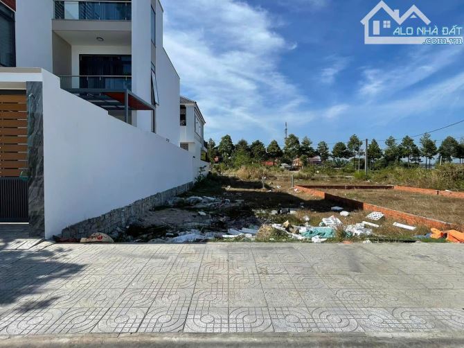 CẮT LỖ GẦN 1 TỶ! RA NHANH LÔ ĐẤT MT HOÀNG HOA THÁM TP BÀ RỊA 200M2 (ĐẤT ĐÔ THỊ)