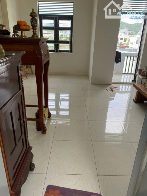 Nhà 2 tầng hẻm ô tô cách Nguyễn Chích Vĩnh Hòa Nha Trang 50m dt 100m2 giá 4 tỷ 250