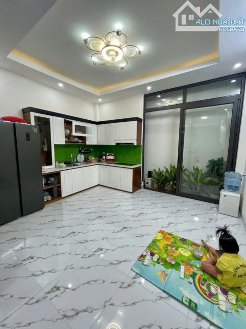 TRẦN ĐẠI NGHĨA CỰC HIẾM, 5 TẦNG 50M2,7.8 TỶ,NGÕ RỘNG, SAU 1 NHÀ RA PHỐ