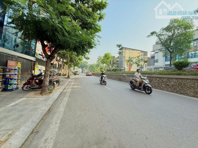 Gia đình bán nhà phố Xuân La-Tây Hồ,75m2 7 tầng Thang Máy, Gara ô tô, nhỉnh 22 tỉ