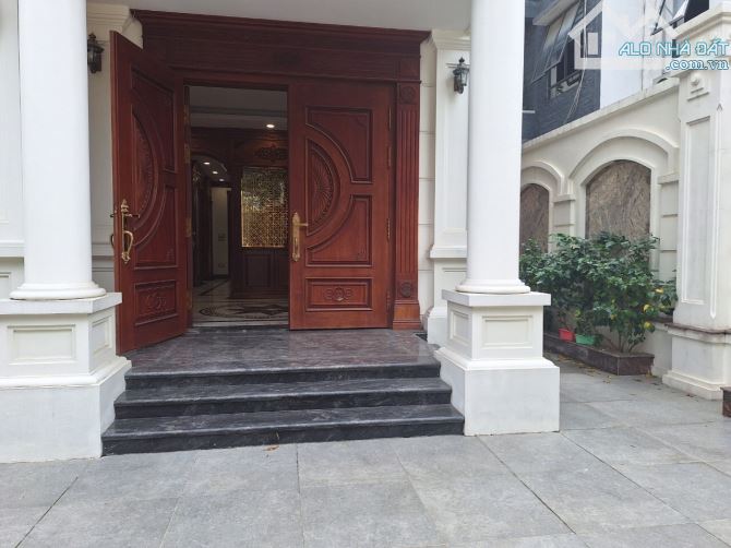 Bán gấp nhà Biệt Thự Linh Đàm 240m2, 4 tầng, mt 14m, giá 45.6 tỷ, kinh doanh tốt, giá rẻ - 1