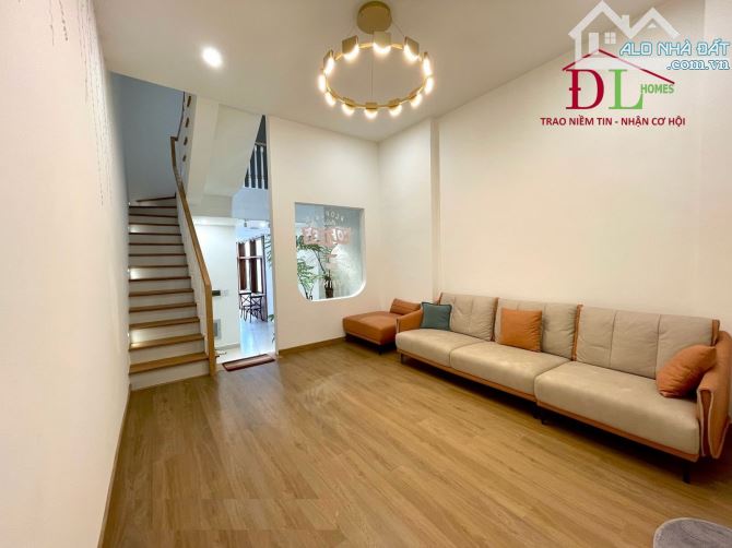 Bán khách sạn mặt tiền Đoàn Thị Điểm P4 , cách Hồ Xuân Hương chỉ 5p đi bộ . - 1