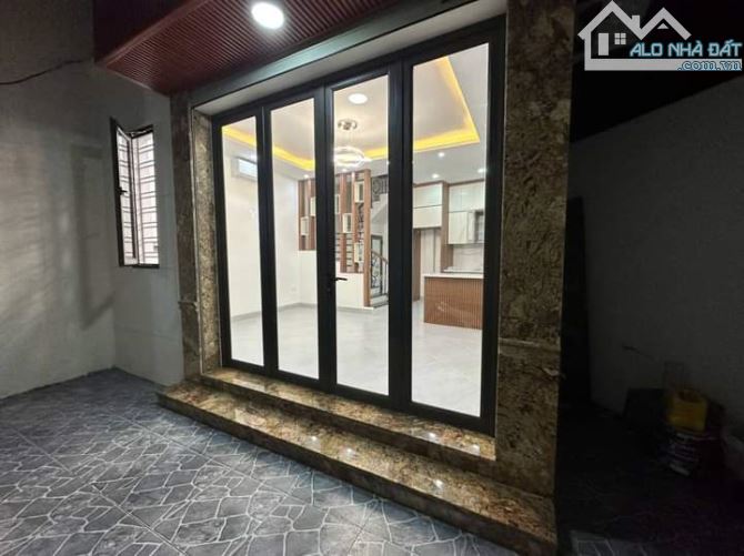 Cho thuê nhà ngõ ôtô phố Hoàng Mai Hai Bà Trưng 35m x 5 tầng, giá 13.5tr/tháng - 1