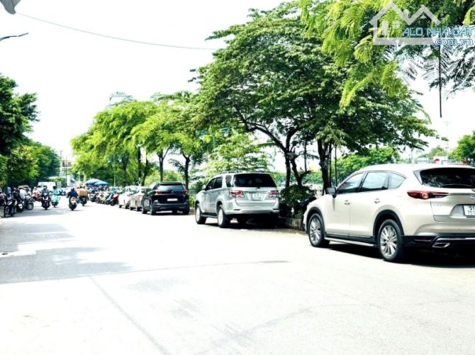 NGAY CẦU NGUYỄN TRI PHƯƠNG - 1 CĂN RA MẶT TIỀN - 4X10M - PHƯỜNG 9 QUẬN 8 - 1