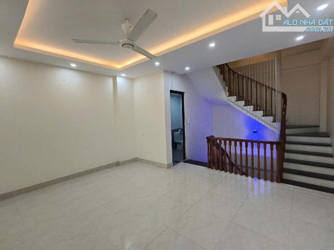 Bán nhà phường Trung Hòa, gần ô tô, gần hồ, nhà đẹp, 51m2, 5 tầng, MT 5m, 11 tỷ - 1