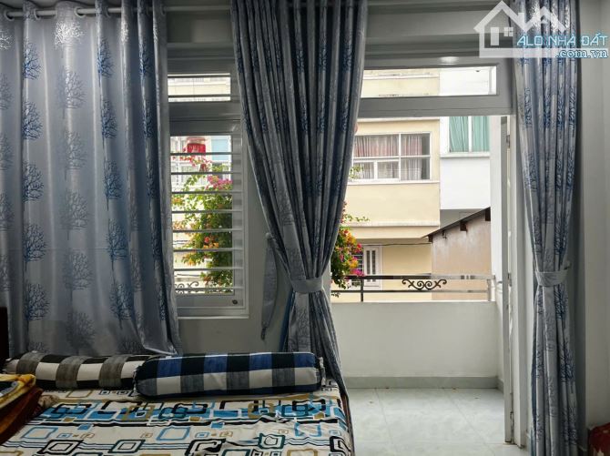 Nhà ngộp Quận 1 đường Nguyễn Trãi, 4Tâng kiên cố, thang máy, 100 m2, giá 26 Tỷ - 2