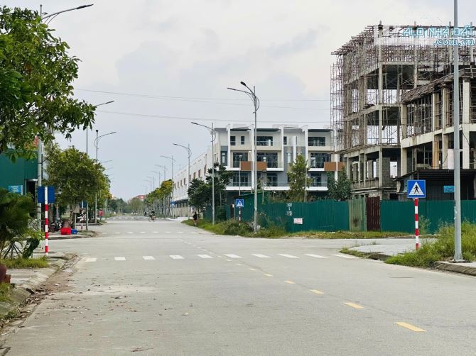 BÁN LÔ GÓC 2 MT KQH HOÀNG QUỐC VIỆT - 2