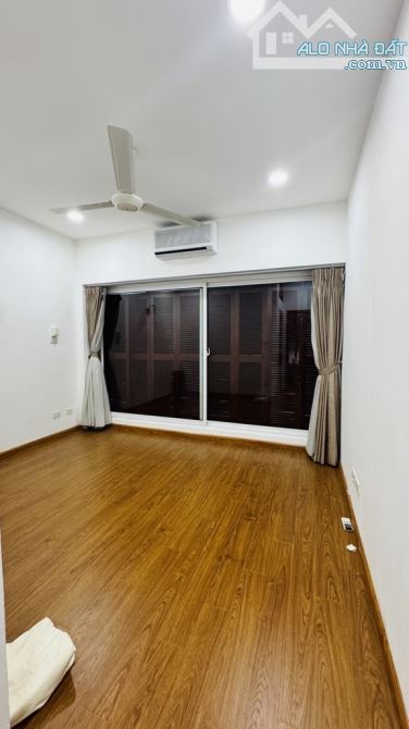 Bán nhà Đào Tấn, Ba Đình, 82m2, ô tô 4 chỗ vào nhà, ngõ thông, kinh doanh. Giá 20 tỷ - 2