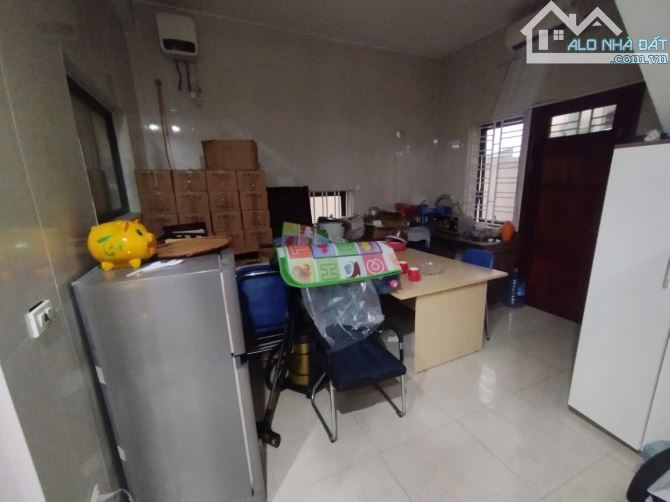 Cho thuê nhà KĐT Mới Phùng Khoang, đường Lương Thế Vinh, NTL. DT 90m, 4 tầng, MT 6m. Giá 3 - 3