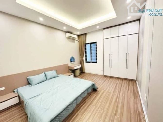 NGUYỄN KHÁNH TOÀN 30m2  - 5 TẦNG - GẦN PHỐ - GIÁ 5.7 TỶ - 3