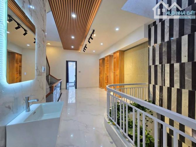 🔥Bán nhà mặt tiền Trần Kim Xuyến, Hòa Xuân, Dt 100m2 nhà 3 tầng giá 6.18 tỷ - 4